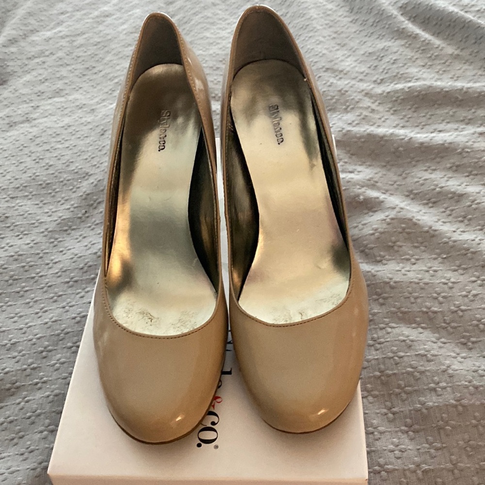 khaki heels